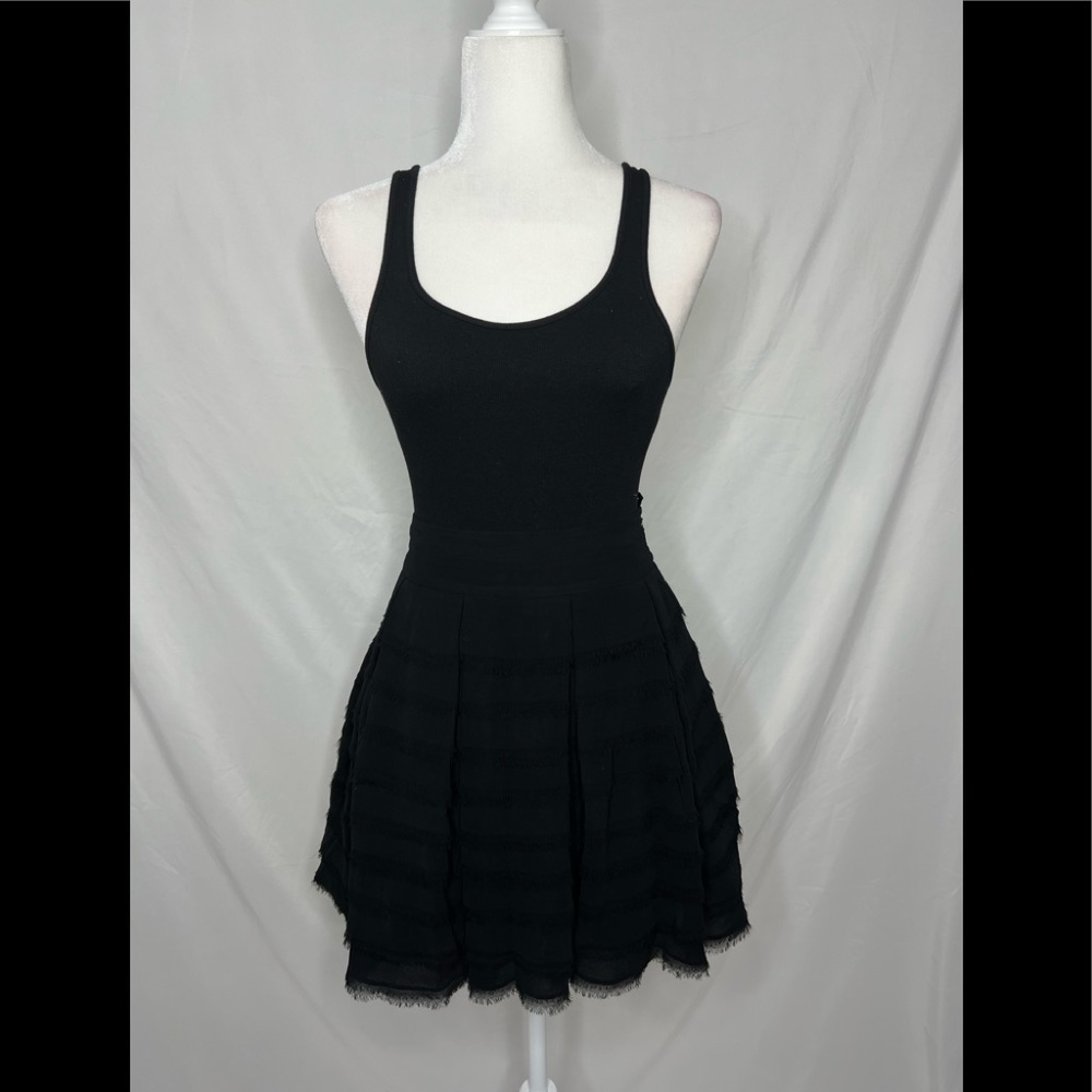 Ted Baker skated skirt. Size 2 equal a size 6 in US.